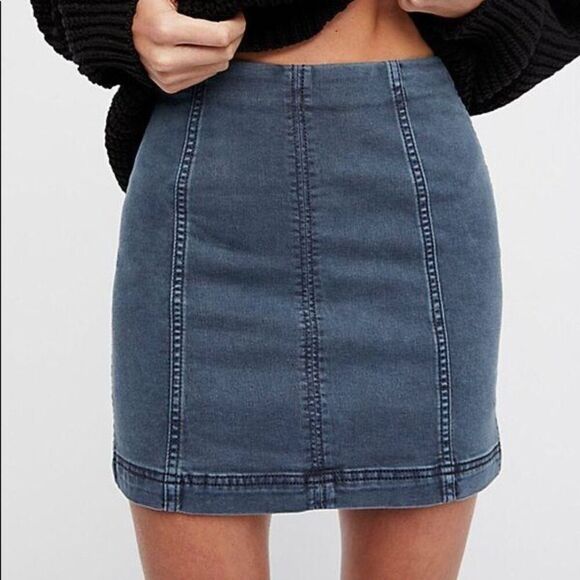 Free People Modern Femme Medium Wash Stretch Denim Mini Skirt Size 4 - Picture 1 of 6
